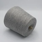 Cận cảnh cone sợi lanh polyester 30s 85/15 màu xám melange